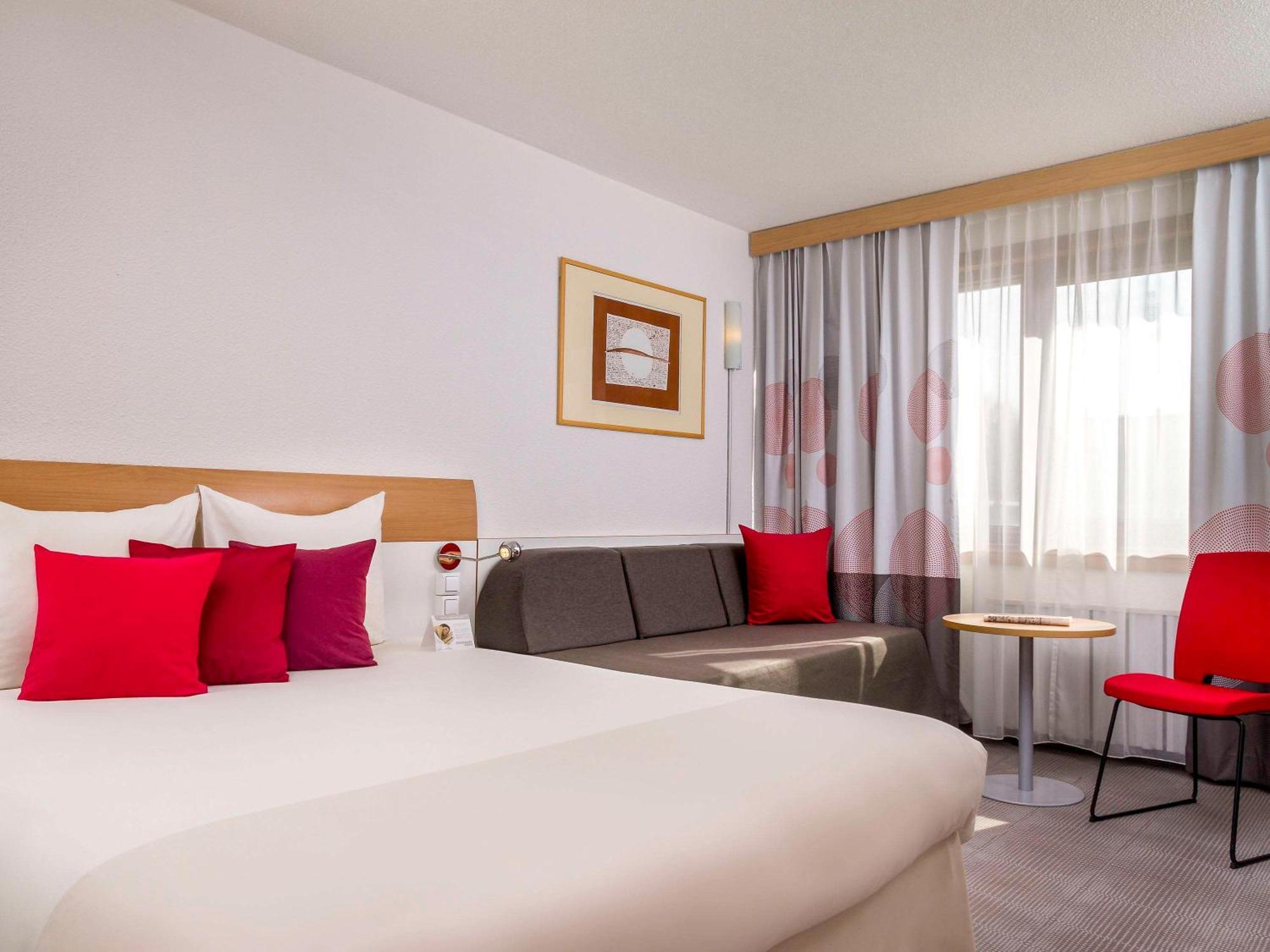 Novotel Warszawa Airport Esterno foto