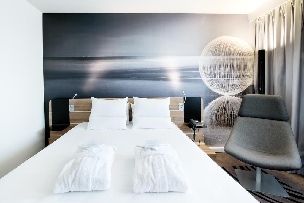 Novotel Warszawa Airport Esterno foto
