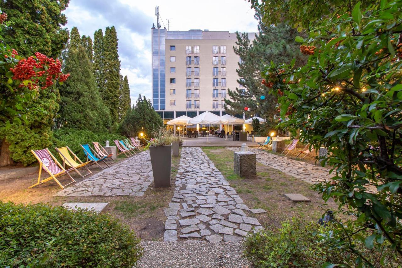 Novotel Warszawa Airport Esterno foto